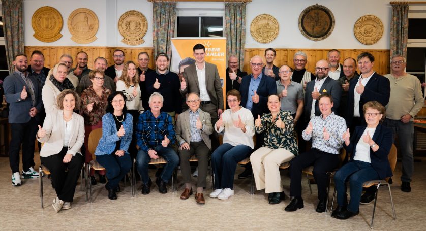 Stadtratskandidaten Freie Wähler Günzburg mit Landtagsabgeordnete Marina Jakob und Kreisvorsitzende und stv. Landrätin Ruth Abmayer Freie Wähler Günzburg